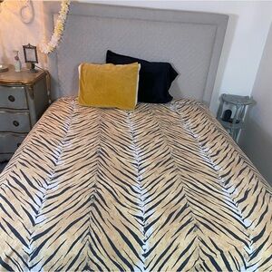 Canon vintage 70s 80s Black and Tan Animal Print Flat sheet with 2 pillow shams